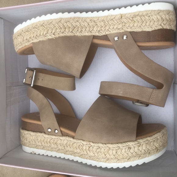 Super cute sandals!! - Picture 2 of 4